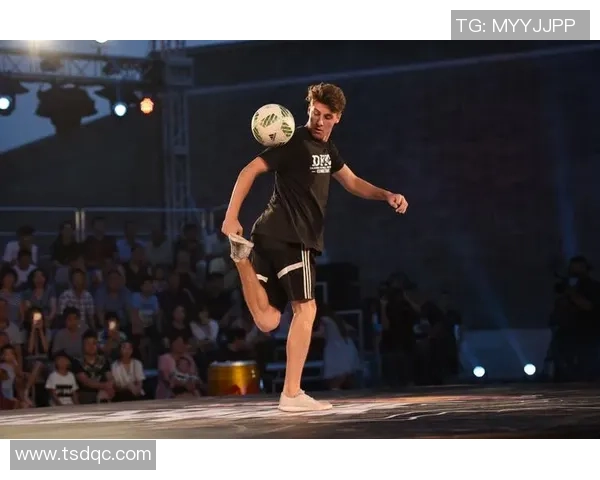 花式足球明星精彩过人技巧视频集锦让你领略足球魅力与技术之美